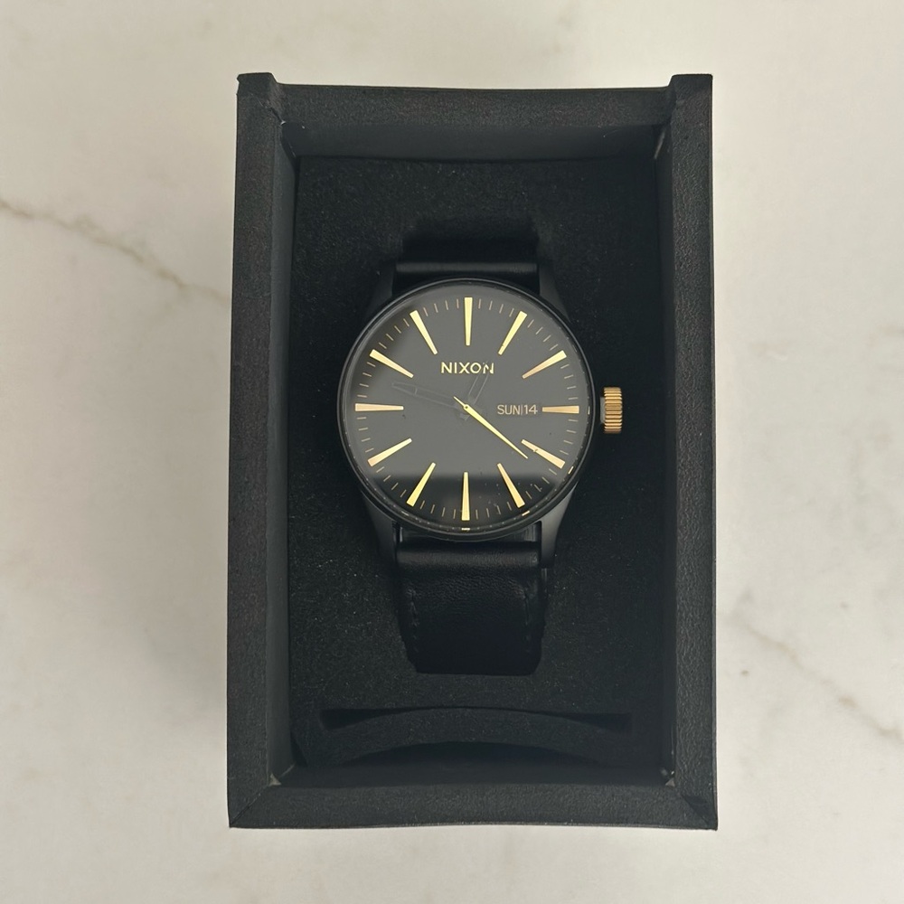Nixon Sentry Leather Watch – Matte Black & Gold – Brand New